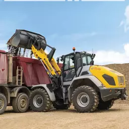 Die großen Kramer Radlader 8155 und 8180 sowie der Teleskopradlader 8145T.