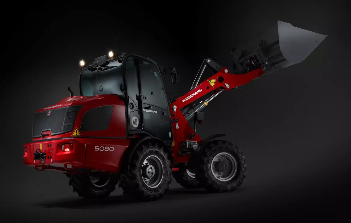 Weidemann wheel loader 5080 cabin with lightning, studio

