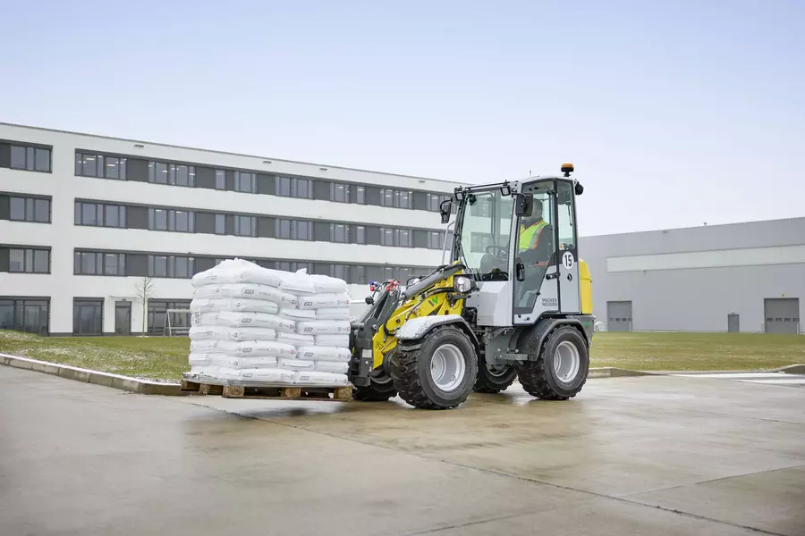 Wacker Neuson wheel loader WL300e in action