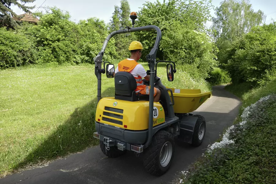 DW15e is driving on a narrow road