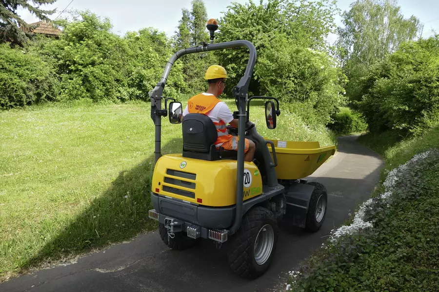DW15e is driving on a narrow road