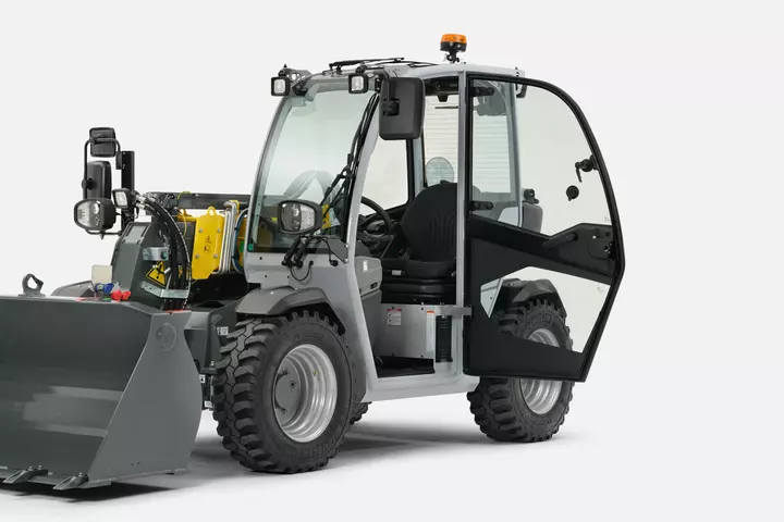 Wacker Neuson Teleskoplader TH412e, Ein- und Ausstieg