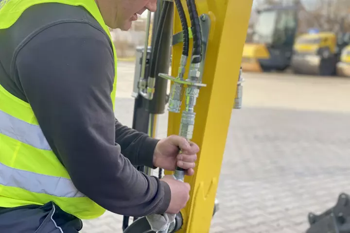 EZ26 hydraulic connection