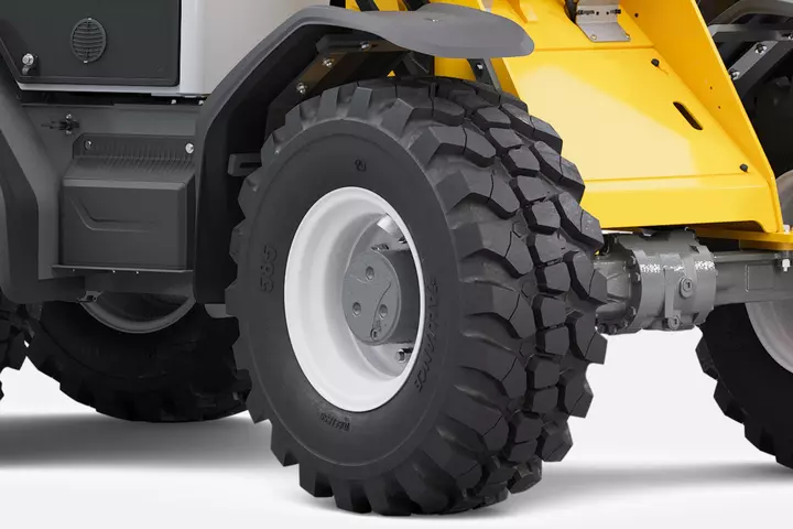 Wacker Neuson wheel loader WL950 tyres, studio