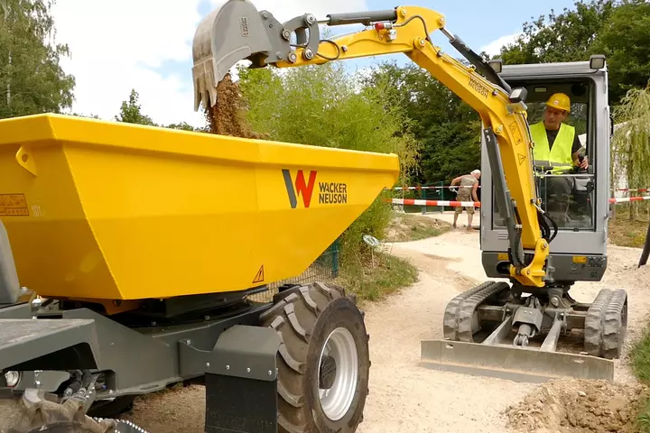 DW30 is loaded with soil from the ET18
