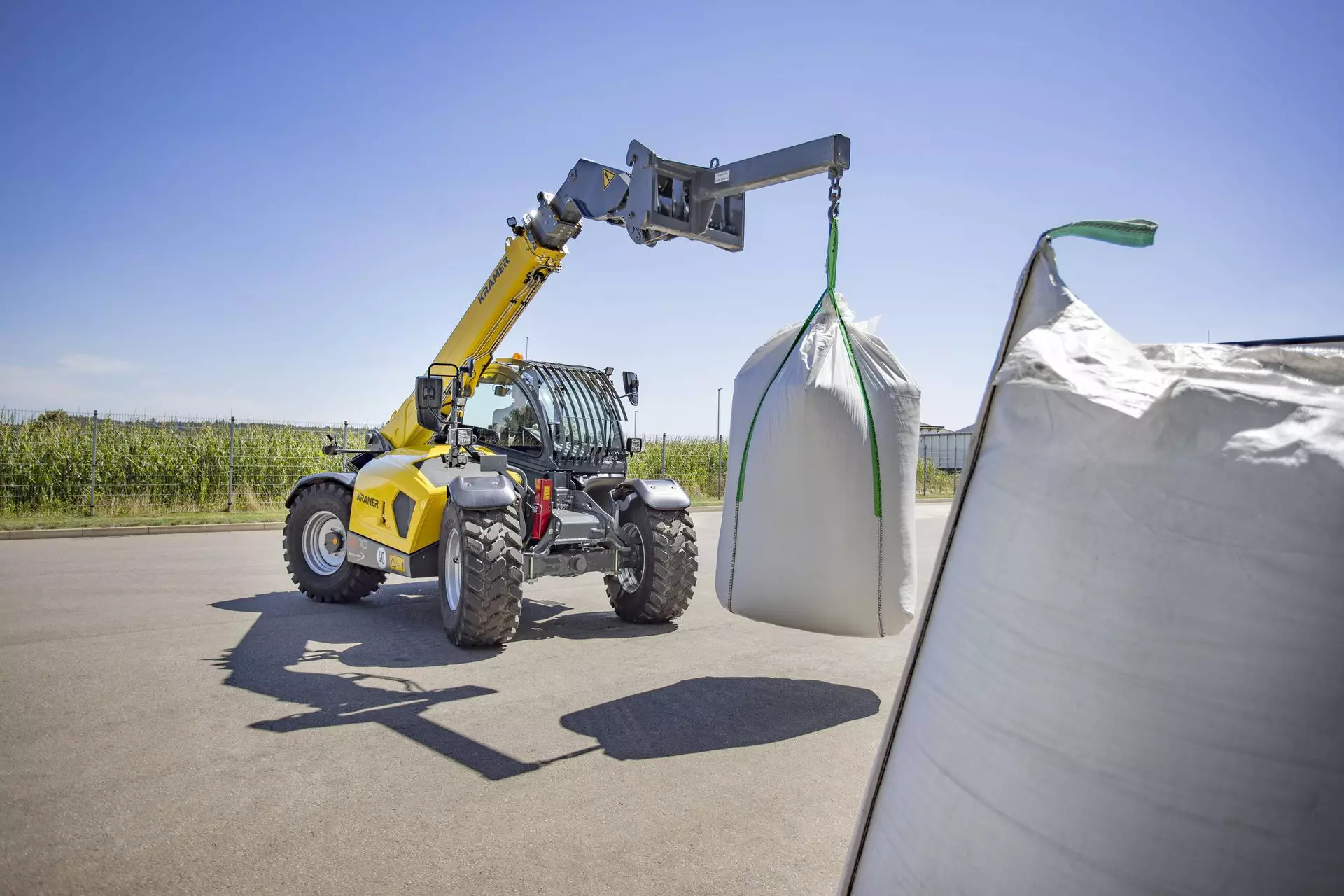 The Kramer telehandler 3610 while transporting big bags. 