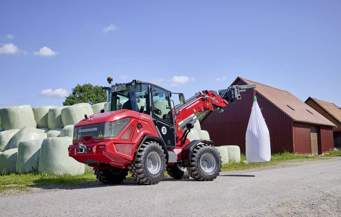 Weidemann telescopic wheel loader 2060T cabin with load hook, application