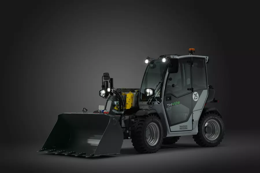 Wacker Neuson telehandler TH412e Lightning, studio