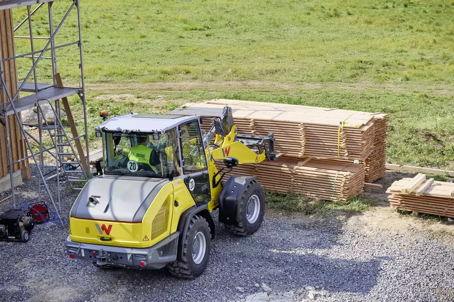 Wacker Neuson wheel loader WL950 in action