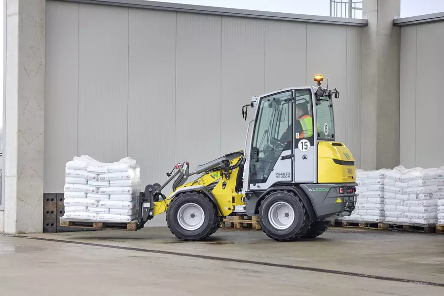 Wacker Neuson wheel loader WL300e in action