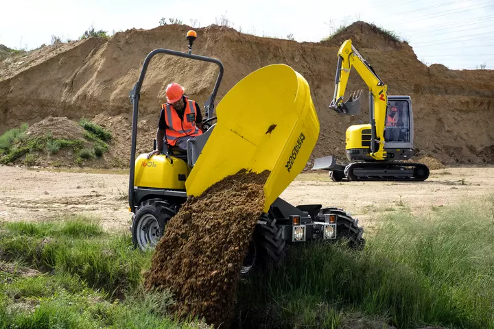 EZ53 and whell dumper 1601 in action