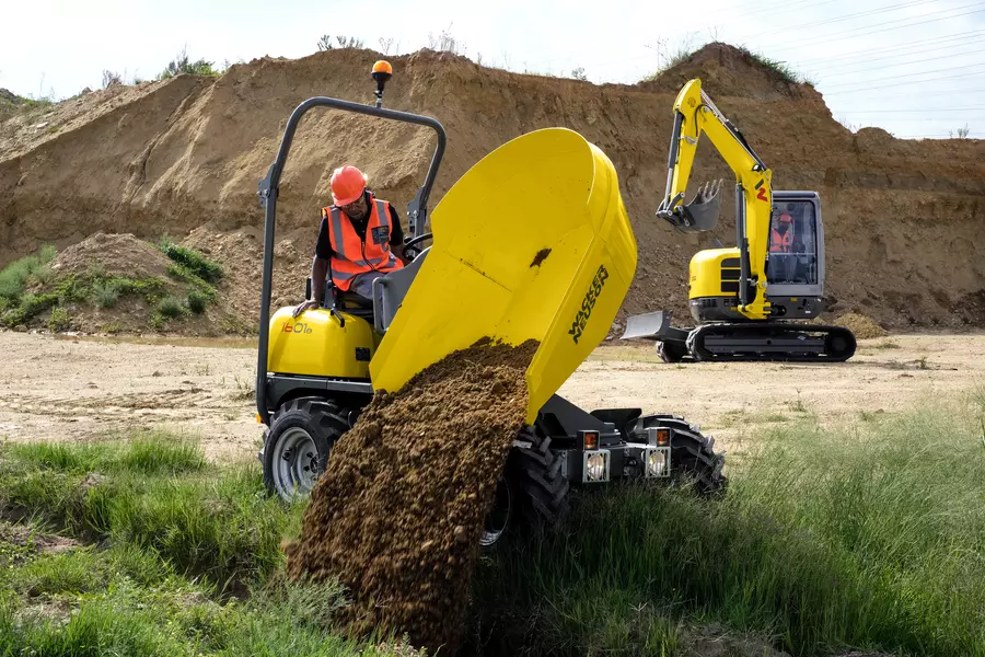 EZ53 and whell dumper 1601 in action
