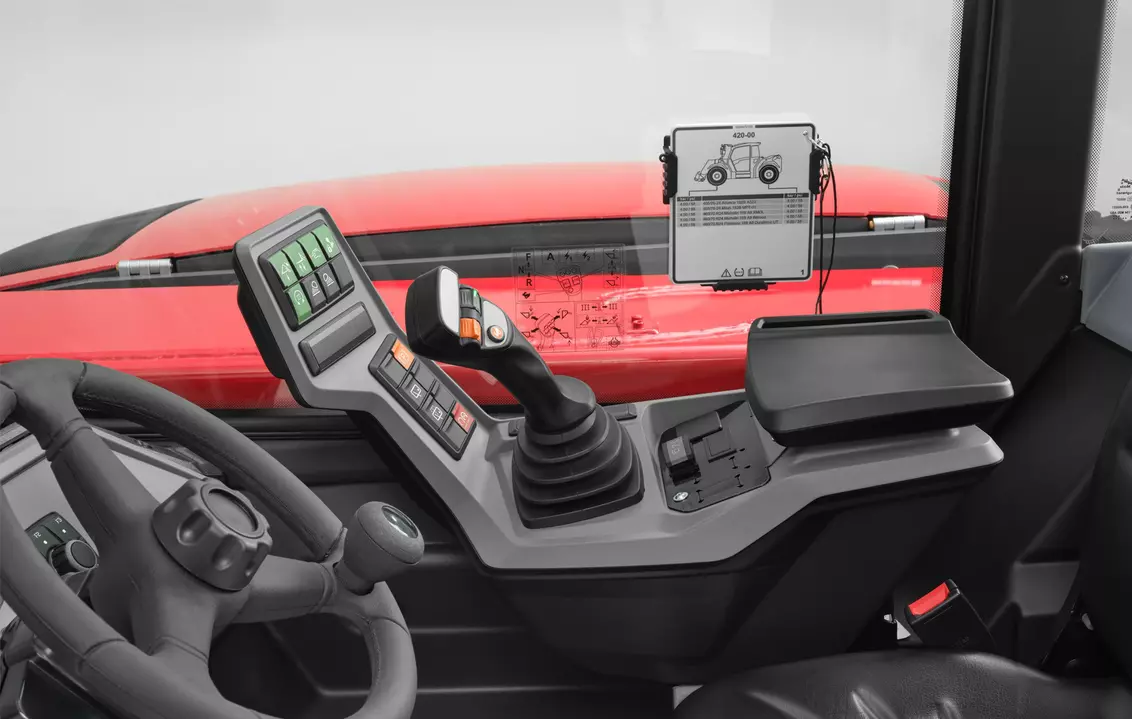 Weidemann telehandler T7035 cabin with armrest, studio