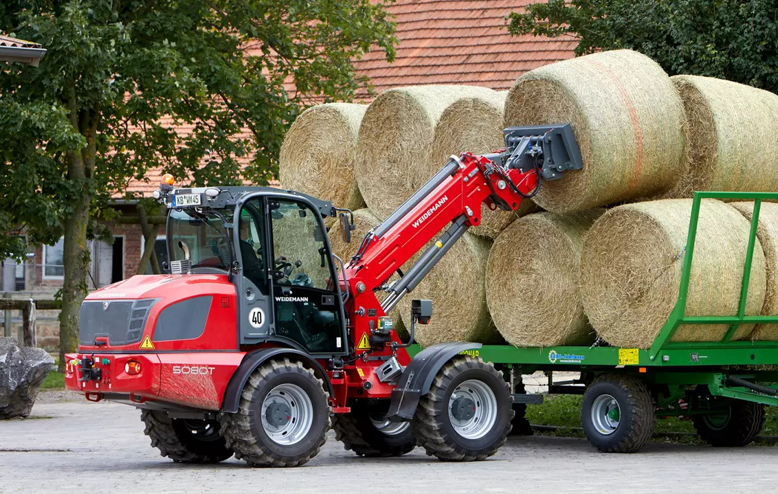Weidemann attachment Bale spear, in action agriculture, Telescopic wheel loader 5080T