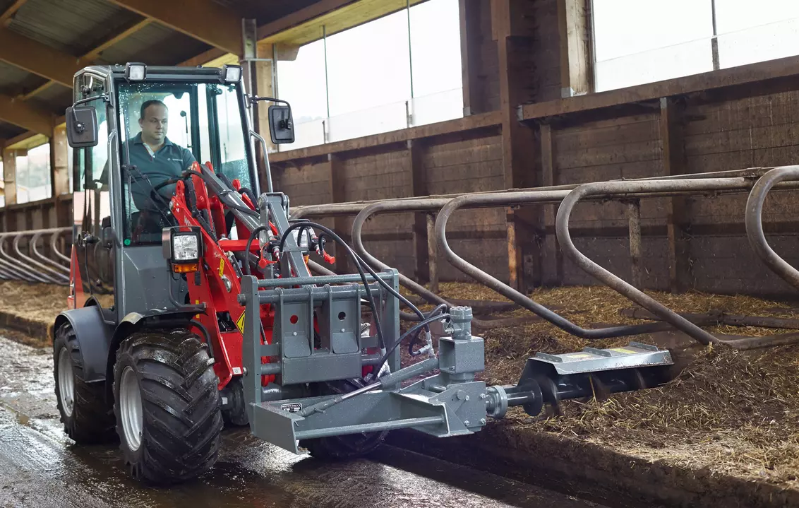 Weidemann Anbaugerät Erdbohrer, Einsatz Landwirtschaft, Hoftrac 