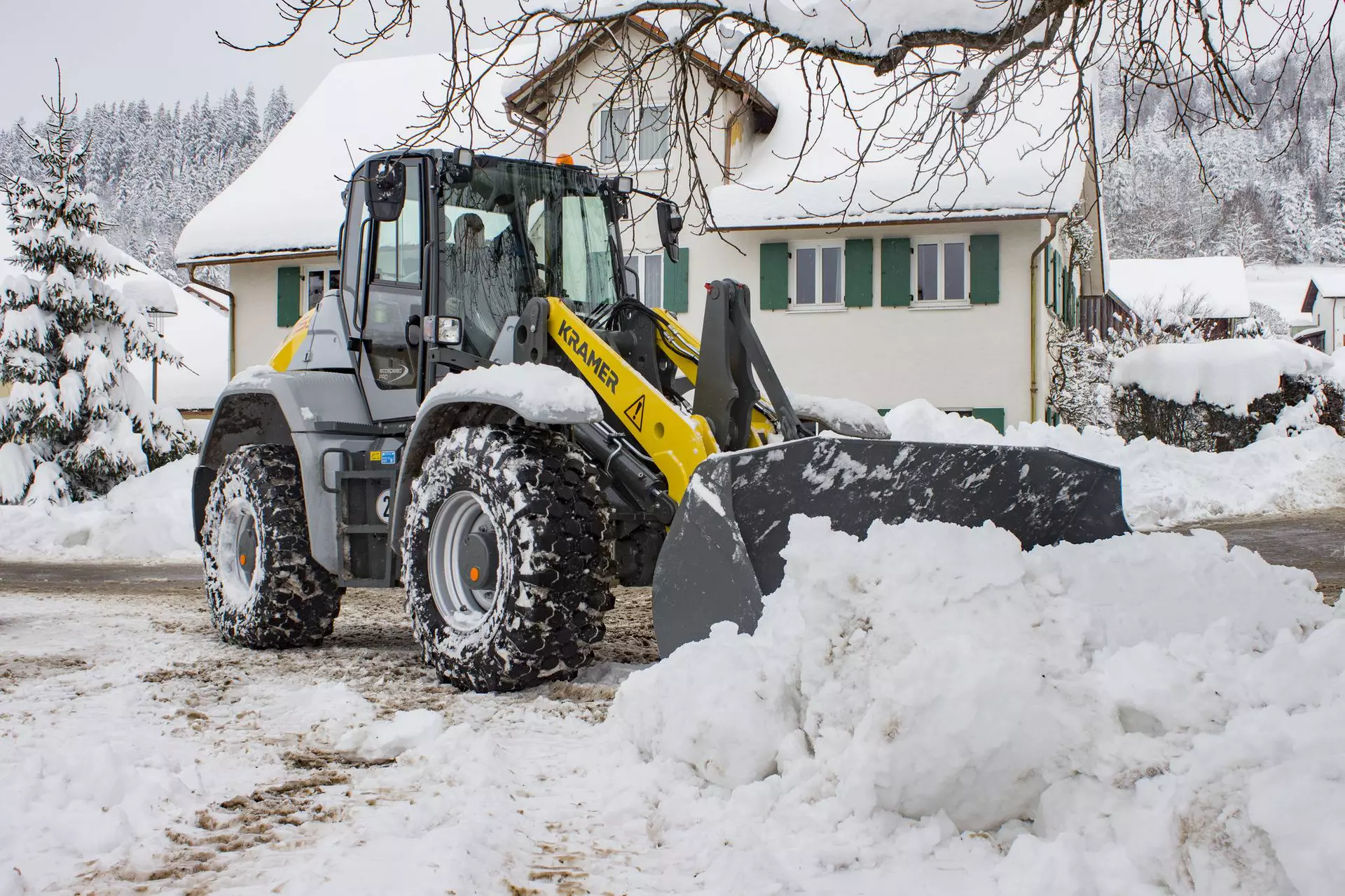 Der Kramer Radlader 8155 im Winterdienst.