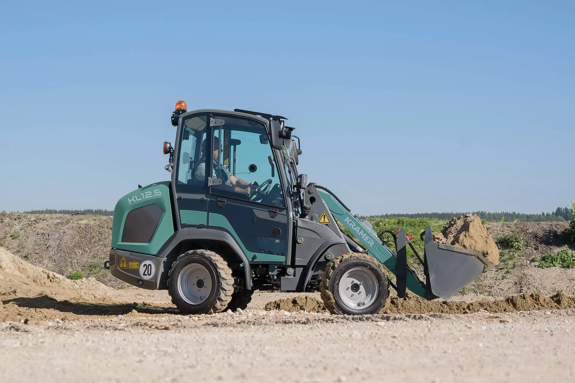 The compact KL12.5 while transporting gravel.