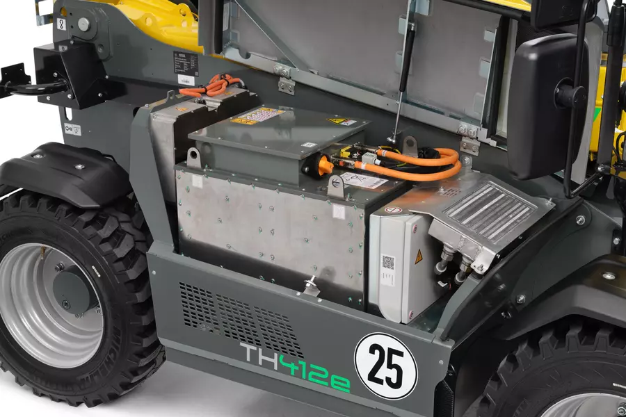 Wacker Neuson telehandler TH412e battery, studio