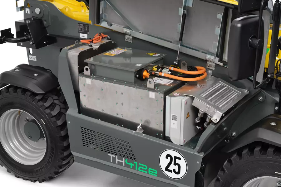 Wacker Neuson telehandler TH412e battery, studio