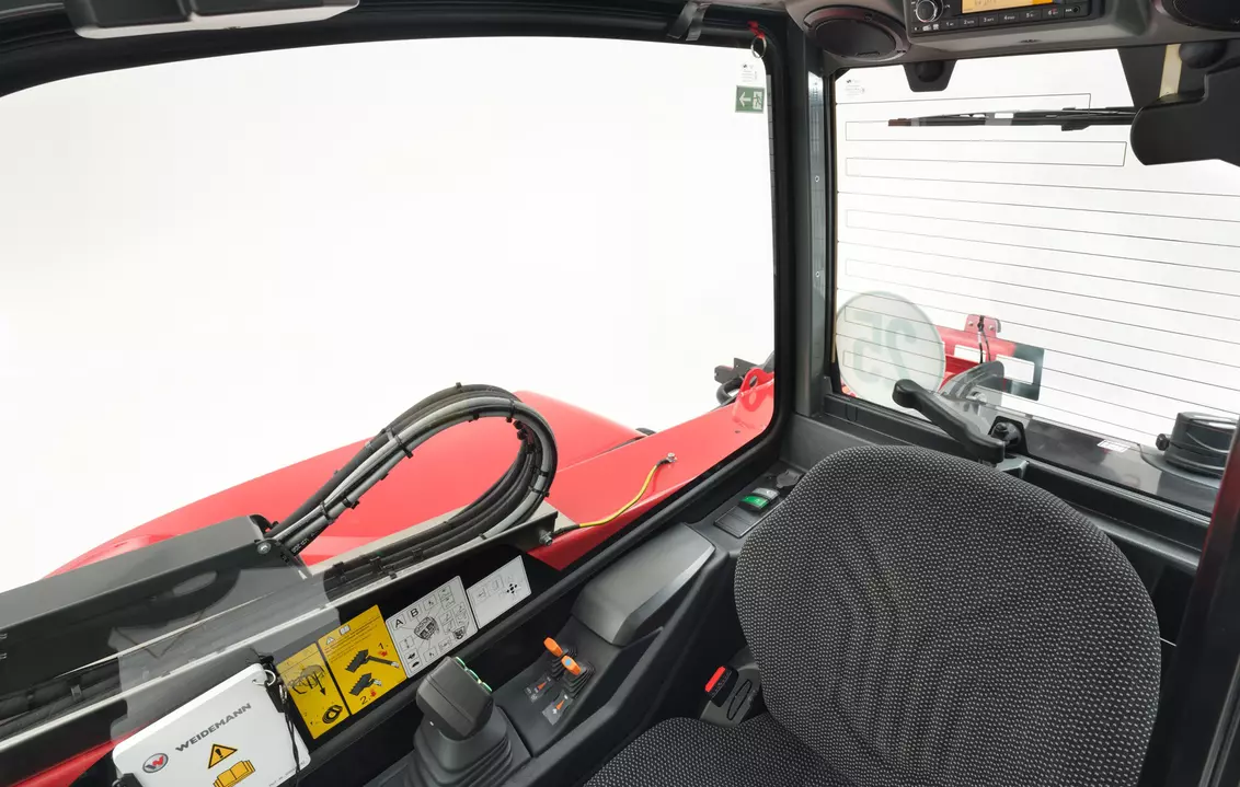 Weidemann telehandler T4512e view sideways, studio