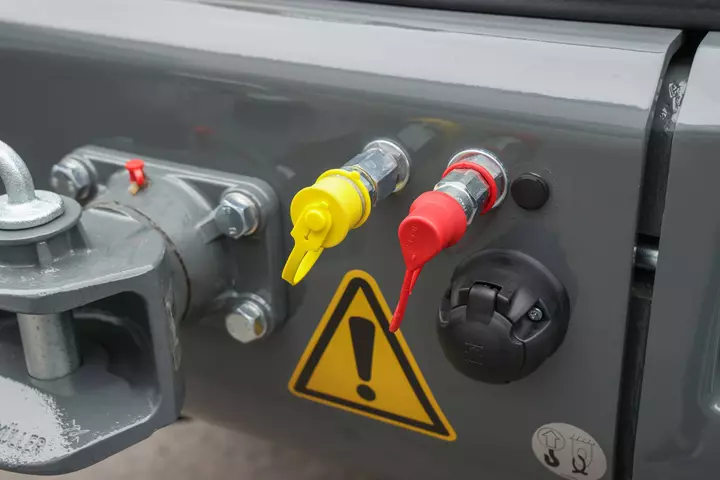 Die hydraulische Zweikreis-Anhängerbremse der Kramer Rad- und Teleskopradlader der 8er-Serie.