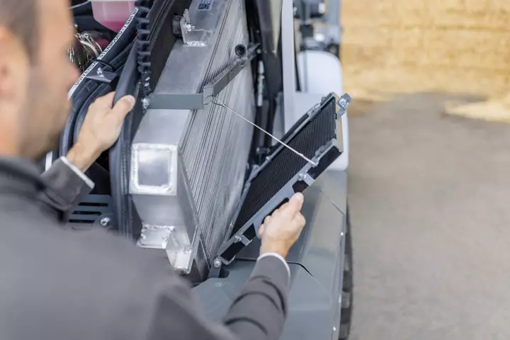 Der einfache Wartungszugang der 8er Serie von Kramer.