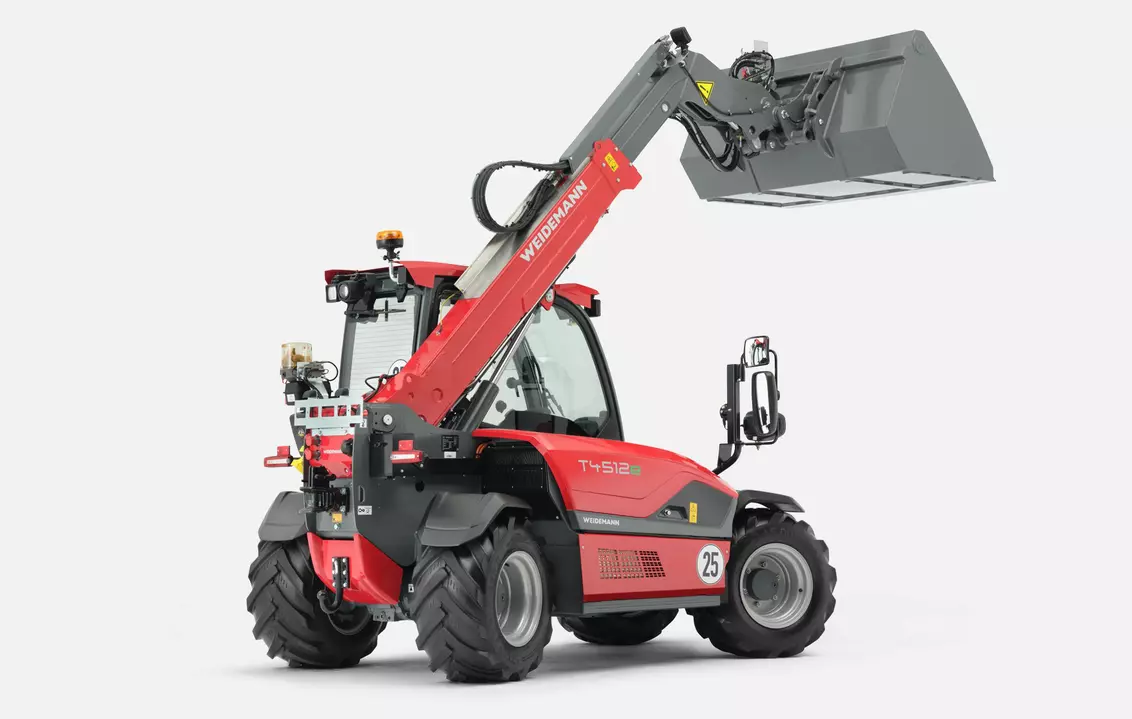 Weidemann telehandler T4512e with light weight bucket, studio