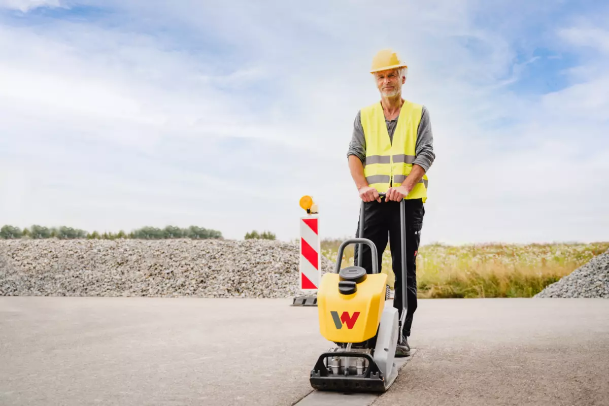 BPS single direction vibratory plate with gasoline motor | Wacker