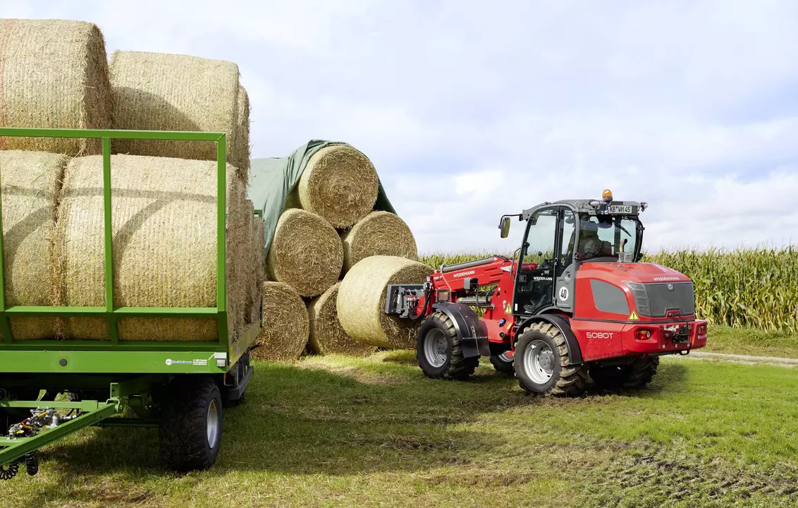 Weidemann telescopic wheel loader 5080T cabin with bale spear, application