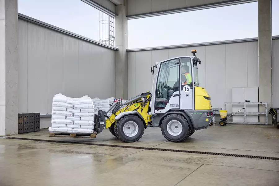 Wacker Neuson wheel loader WL300e in action