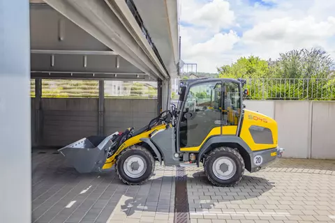 The 5045 wheel loader moves through the underground car park.