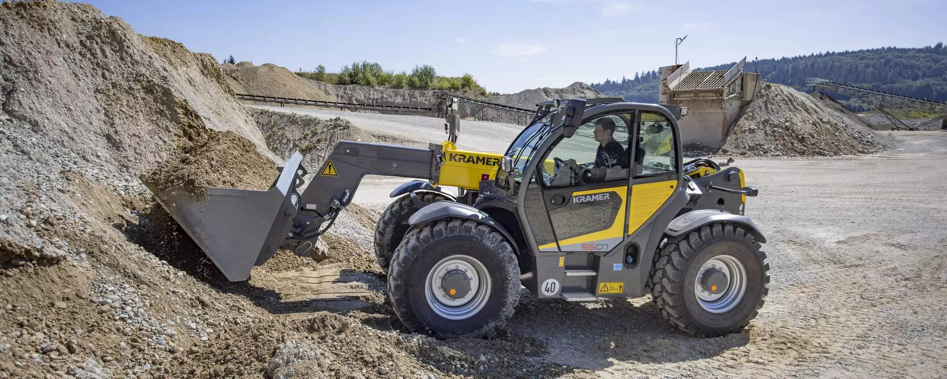 The Kramer telehandler 5507 while working with soil.