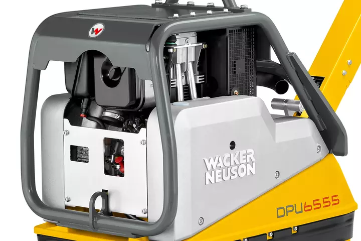 Robust steel frame of the medium-weight and reversible vibratory plates