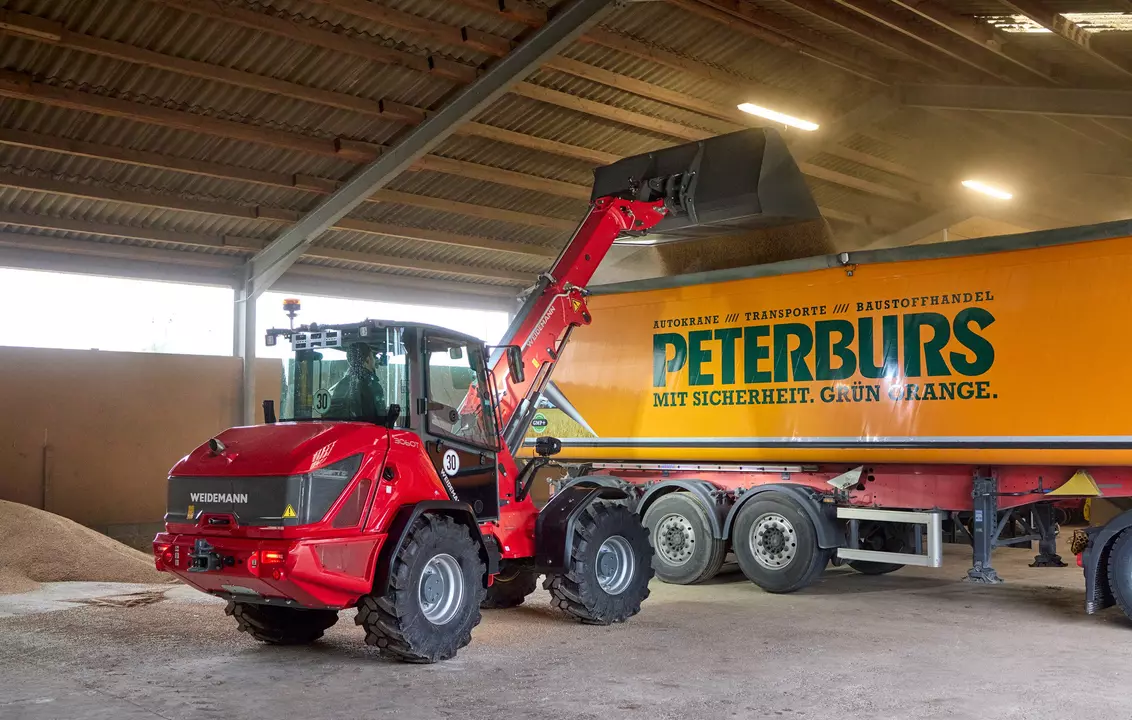 Weidemann telescopic wheel loader 3060T in application, Agriculture