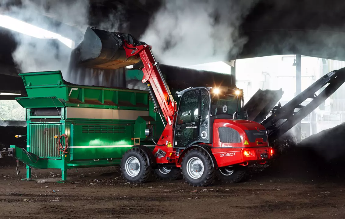 Weidemann attachment Light material bucket round, in action agriculture, Telescopic wheel loader 3080T