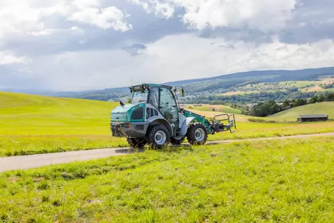 The Kramer telescopic wheel loader KL37.8T while doing a road trip.