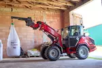 Weidemann Teleskopradlader 2060T mit Lasthaken im Einsatz