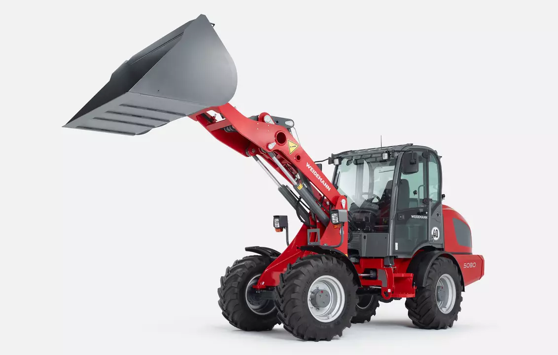 Weidemann wheel loader 5080 cabin with light material bucket, studio