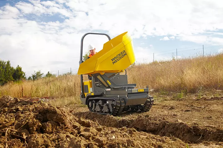 DT15 when unloading earth using a tilting skip