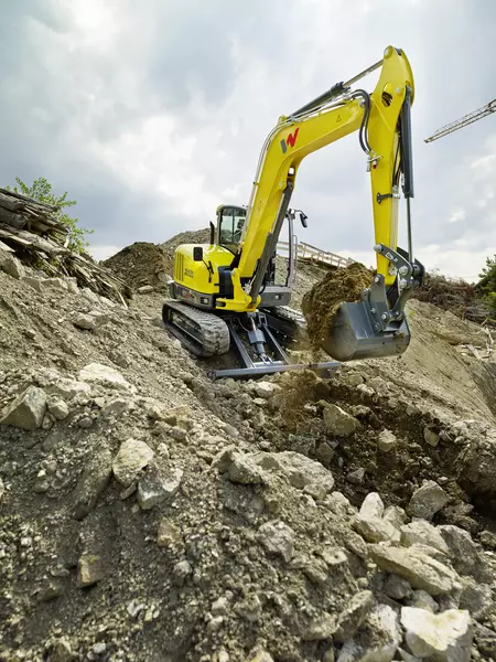 Excavation work with the ET90 in steep terrain