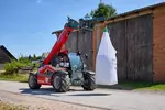 Weidemann Teleskoplader T6025 mit Lasthaken im Einsatz