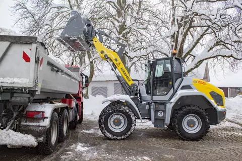 Der Kramer Radlader 8155 im Winterdienst.