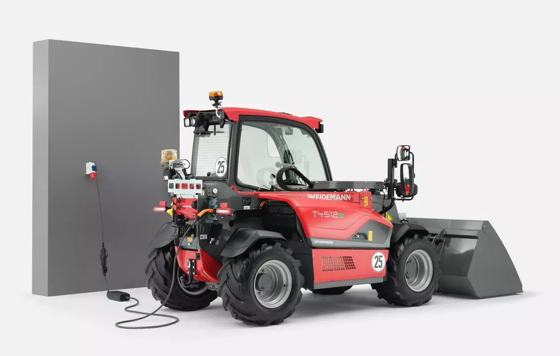 Weidemann telehandler T4512e charging station, studio