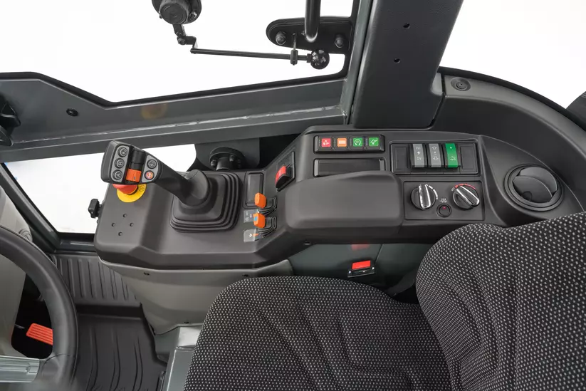 Weidemann Hoftrac 1390e farborientiertes Bedienkonzept, Studio