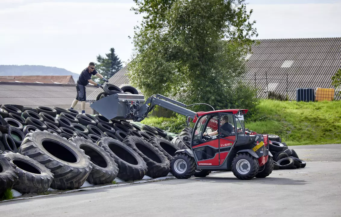 Weidemann T4512e telehandler with light goods bucket in use on a farm