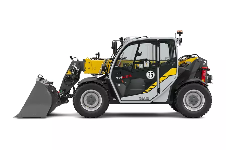 Wacker Neuson Teleskoplader TH625 mit Erdschaufel im Studio