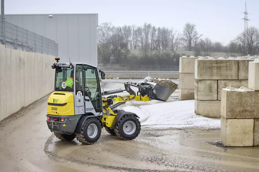 Wacker Neuson wheel loader WL300e in action