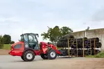 Weidemann attachment Pallet fork, in action agriculture, Wheel loader 2080