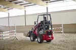 Weidemann Hoftrac 1140 mit eps (Easy Protection System) und Palletengabel auf einem Reiterhof