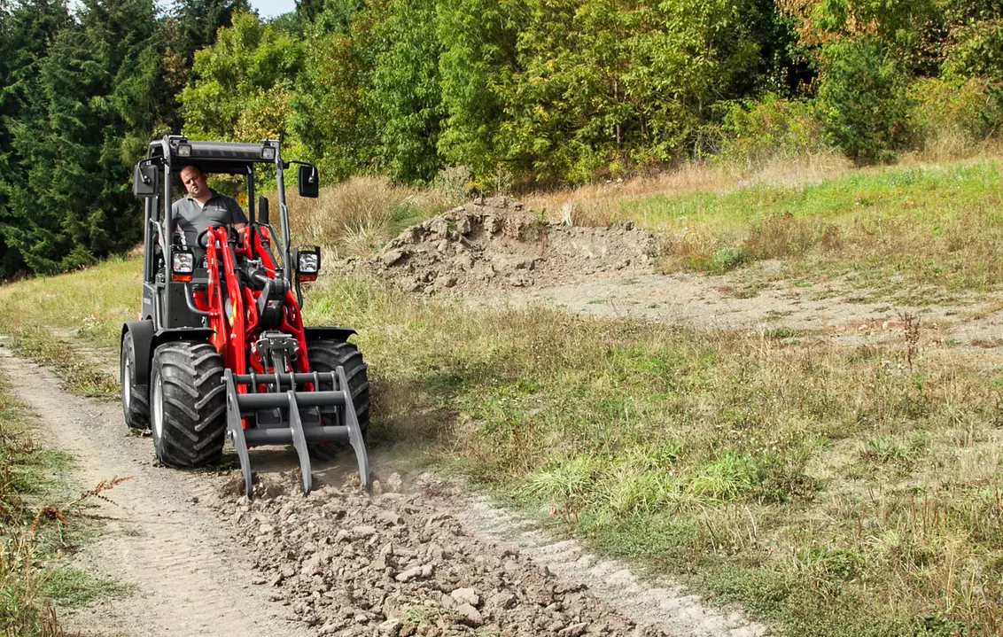 Weidemann Anbaugerät Aufreißer, Einsatz Landwirtschaft, Hoftrac 